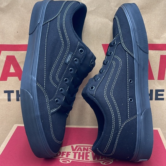 Vans Men’s Bearcat (Canvas) Black/Black
VN000DT2186
Sneakers - Picture 14 of 16